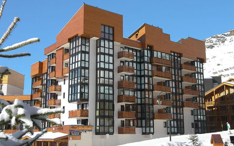 Eskival 106: Cielo, Costruzione, Pianta, Palazzone, Urban Design, Architettura, Neve, Condominio, Biome, Quartiere