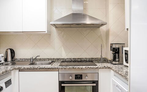 Los Patios de Santa Maria: Cucina, Elettrodomestico Da Cucina, Controsoffitto, Apparecchio Major, Pavimentazione, Cucina Stufa, Interior Design, Elettrodomestico, Stufa, Stufa A Gas
