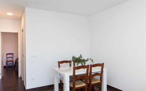 Estiu: Costruzione, Tavolo, Legna, Interior Design, Casa, Pavimentazione, Pavimento, Latifoglie, Comfort, Porta