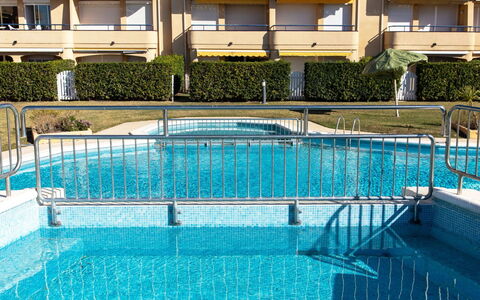 Tamarius: Acqua, Costruzione, Piscina, Blu, Finestra, Azzurro, Pianta, Verde, Corpo D'Acqua, Shade