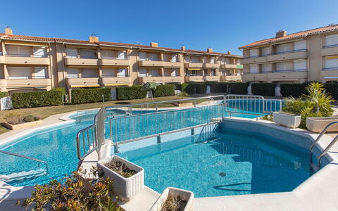 Tamarius: Acqua, Costruzione, Pianta, Cielo, Proprietà, Piscina, Finestra, Azzurro, Albero, Condominio