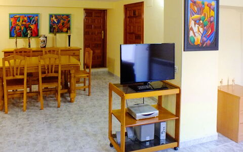Villa Mar: Mobilia, Tavolo, Interior Design, Pavimento, Parete, Legna, Pavimentazione, Immobiliare, Soggiorno, Latifoglie