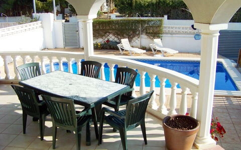 Villa Roberto: Tavolo, Proprietà, Mobilia, Sedia, Tavolo Esterno, Blu, Shade, Mobili Da Esterno, Legna, Interior Design