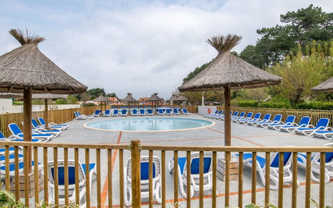 Saint-Jean-De-Luz 508: Pianta, Acqua, Proprietà, Mobilia, Costruzione, Tavolo, Finestra, Azzurro, Sedia, Interior Design
