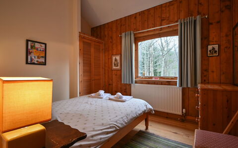 Riverside Cottage: Parete, Interior Design, Letto, Camera Da Letto, Legna, Pavimentazione, Pavimento, Mobilia, Lenzuolo, Soffitto