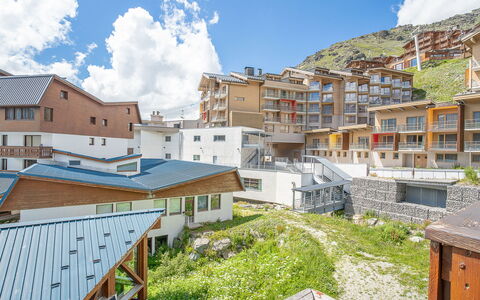 Val Thorens 190: Nube, Cielo, Costruzione, Giorno, Proprietà, Pianta, Finestra, Azzurro, Architettura, Urban Design
