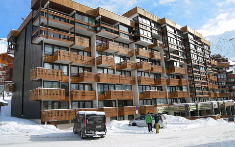 Val Thorens 200: Cielo, Nube, Costruzione, Neve, Urban Design, Condominio, Ruota, Facciata, Palazzone