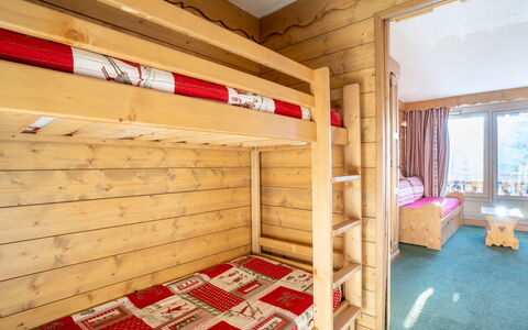 Val Thorens 200: Costruzione, Legna, Pavimentazione, Finestra, Pavimento, Latifoglie, Casa, Comfort, Soffitto