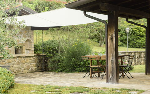 Villa San Leo: Pianta, Tavolo, Proprietà, Comunita 'Impianto, Natura, Shade, Costruzione, Tavolo Esterno, Lotto, Architettura