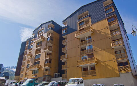 Val Thorens 250: Pianta, Mobilia, Proprietà, Finestra, Sedia, Costruzione, Legna, Illuminazione, Vaso Di Fiori, Architettura