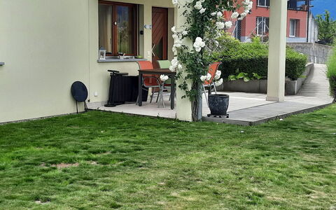Lakeview la Marea: Pianta, Costruzione, Finestra, Casa, Lotto, Albero, Erba, Fiore, Urban Design, Paesaggio