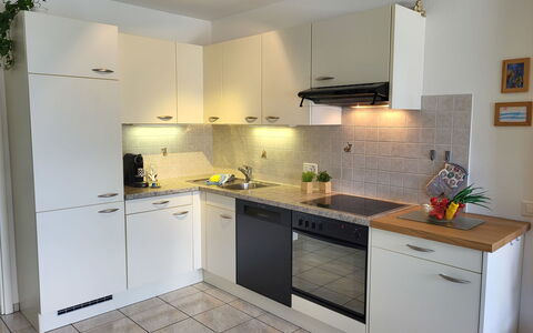 Lakeview la Marea: Cabinetry, Controsoffitto, Proprietà, Cucina Stufa, Cucina, Elettrodomestico Da Cucina, Legna, Elettrodomestico, Pavimentazione, Interior Design