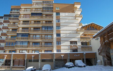 Val Thorens 300: Costruzione, Cielo, Giorno, Proprietà, Auto, Bianca, Ruota, Neve, Luce, Veicolo