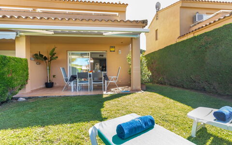 Bon Retorn: Pianta, Proprietà, Mobilia, Costruzione, Cielo, Shade, Erba, Sedia, Mobili Da Esterno, Casa