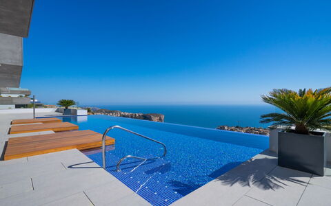 Blue Infinity 1: Acqua, Cielo, Costruzione, Località Balneare, Piscina, Mobili Da Esterno, Shade, Condominio, Pianta, Lettino