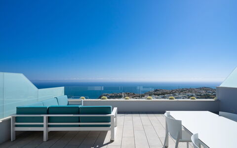 Blue Infinity 1: Cielo, Nube, Cibo, Pianta, Tavola, Tavolo, Finestra, Montagna, Frutta, Legna