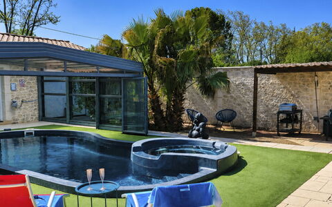 Logis de la Castagne: Piscina, Tempo Libero, Materiale Composito, Giochi D'Acqua, Ricorrere, Giardino, Backyard, Shade, Mobili Da Esterno, Landscaping