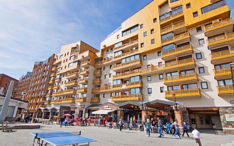 Val Thorens 610: Cielo, Nube, Costruzione, Giorno, Infrastruttura, Urban Design, Tempo Libero, Spazio Pubblico, Condominio