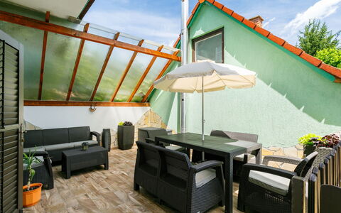 May: Cielo, Nube, Mobilia, Proprietà, Costruzione, Divano, Pianta, Tavolo, Sedia, Shade