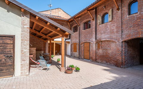 Mondovì 610: Cielo, Tavolo, Mobilia, Giorno, Proprietà, Pianta, Montagna, Azzurro, Sedia, Natura