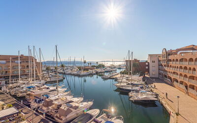 Port de la Gavine i 203.5: Appartamento, Urban Design, Balcone, Condominio, Sedia, Hotel, Pianta Della Casa, Cucina & Sala Da Pranzo Tavolo