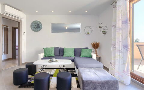 Joy: Acqua, Cielo, Costruzione, Azzurro, Montagna, Albero, Architettura, Corpo D'Acqua, Lago, Quartiere
