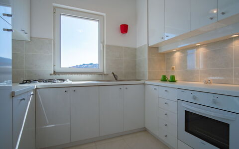 Martina: Acqua, Cielo, Costruzione, Azzurro, Montagna, Albero, Architettura, Corpo D'Acqua, Lago, Quartiere