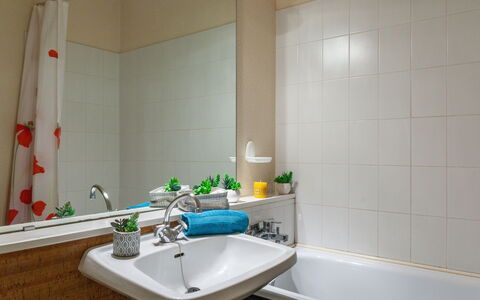 Le Corbier 800: Specchio, Rubinetto, Lavandino Del Bagno, Lavello, Idraulico Fixture, Proprietà, Bagno, Interior Design, Costruzione