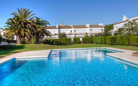 Pals 1724: Piscina, Ricorrere, Estate, Landscaping, Giardino, Shade, Prato, Dimora, Villa, Hacienda