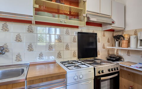 Nena: Elettrodomestico Da Cucina, Cucina, Apparecchio Major, Cucina Stufa, Legna, Controsoffitto, Pavimentazione, Cabinetry, Interior Design, Stufa