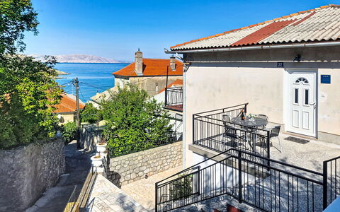 Nena: Blu, Zona Residenziale, Casa, Casa, Tetto, Balcone, Le Scale, Villetta, Costa, Corrimano