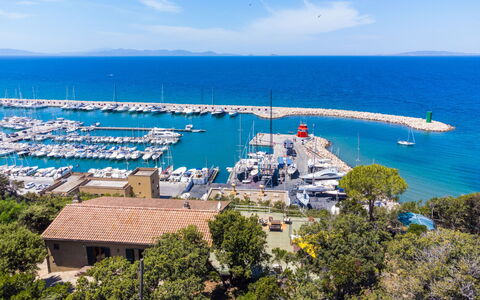 Villa Giuliana: Acqua, Cielo, Nube, Barca, Blu, Pianta, Azzurro, Albero, Moto D'Acqua, Costruzione