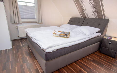 Kiek in: Mobilia, Finestra, Costruzione, Comfort, Legna, Telaio Del Letto, Tessile, Letto, Rettangolo, Interior Design