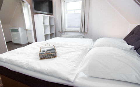 Kiek in: Mobilia, Comfort, Cuscino, Interior Design, Telaio Del Letto, Letto, Pavimento, Costruzione, Legna, Immobiliare