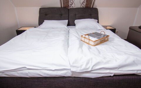 Kiek in: Mobilia, Proprietà, Comfort, Costruzione, Legna, Telaio Del Letto, Interior Design, Cuscino, Pavimento