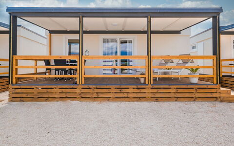 Premium Family: Cornice, Legna, Interior Design, Scaffalature, Mensola, Comfort, Pavimentazione, Pavimento, Casa, Parete