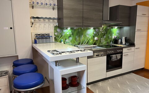 Gloggnitz: Cucina, Controsoffitto, Elettrodomestico Da Cucina, Interior Design, Apparecchio Major, Cabinetry, Pavimentazione, Mobilia, Casa, Elettrodomestico