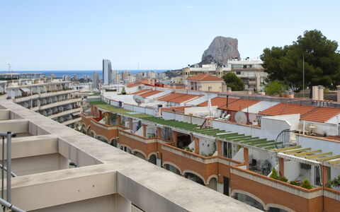 Calpe Calp 1070: Acqua, Cielo, Proprietà, Blu, Piscina, Azzurro, Costruzione, Shade, Materiale Composito, Tempo Libero