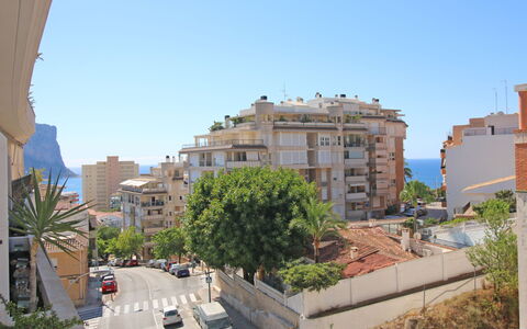 Calpe Calp 1070: Cielo, Nube, Costruzione, Pianta, Albero, Finestra, Street Luce, Urban Design, Lotto, Zona Residenziale