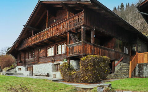 Chalet Pierre Fleur: Pianta, Acqua, Proprietà, Mobilia, Costruzione, Tavolo, Finestra, Azzurro, Sedia, Interior Design