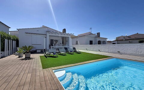 Otlo: Piscina, Zona Residenziale, Casa, Ricorrere, Estate, Villa, Shade, Hotel, Cortile, Hacienda