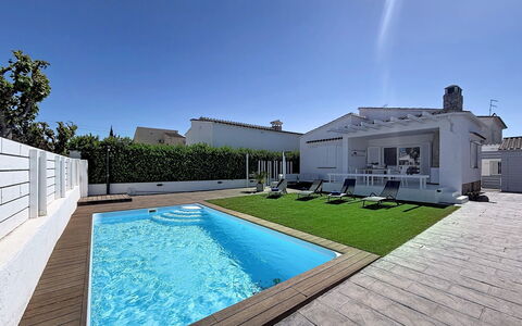 Otlo: Piscina, Zona Residenziale, Casa, Materiale Composito, Ricorrere, Estate, Shade, Cortile, Villa, Eco Hotel
