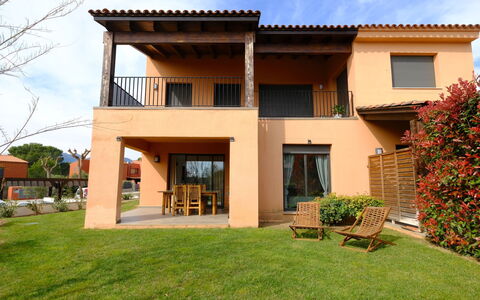 Rabassades: Pianta, Acqua, Proprietà, Mobilia, Costruzione, Tavolo, Finestra, Azzurro, Sedia, Interior Design