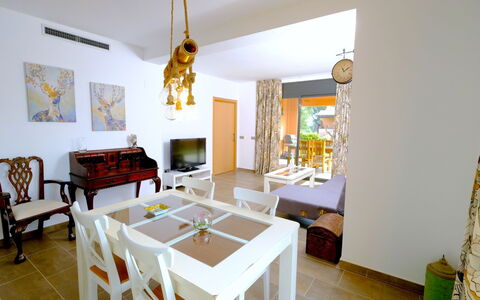Rabassades: Pianta, Acqua, Proprietà, Mobilia, Costruzione, Tavolo, Finestra, Azzurro, Sedia, Interior Design