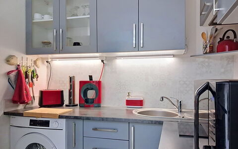 Lacanau 700: Elettrodomestico Da Cucina, Apparecchio Major, Cucina, Controsoffitto, Cabinetry, Elettrodomestico, Interior Design, Mobilia, Camera, Credenza