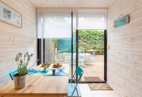 Lacanau 700: Pianta, Acqua, Proprietà, Mobilia, Costruzione, Tavolo, Finestra, Azzurro, Sedia, Interior Design