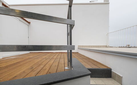 Daydreaming: Pianta, Acqua, Proprietà, Mobilia, Costruzione, Tavolo, Finestra, Azzurro, Sedia, Interior Design