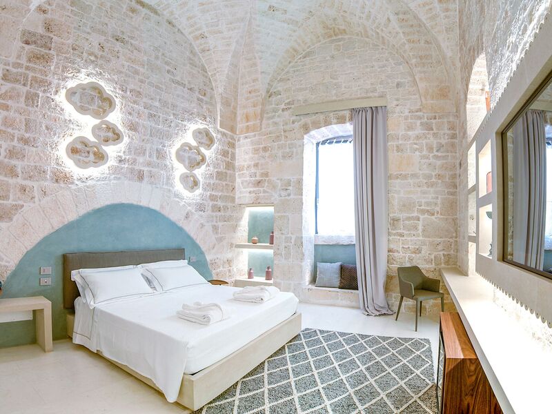 Vico Bianco Raro Rooms