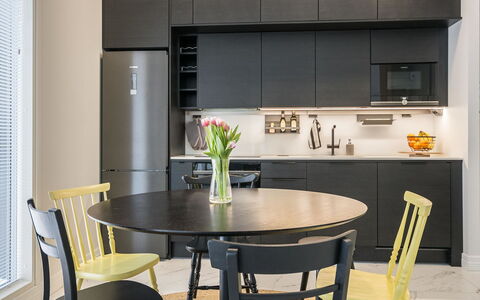 Villa Kuortane: Mobilia, Interior Design, Pavimentazione, Legna, Sedia, Cucina, Tavolo, Pavimento, Cucina & Sala Da Pranzo Tavolo, Illuminazione