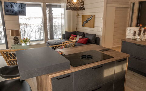 Haltinmalla: Mobilia, Controsoffitto, Pavimentazione, Legna, Cucina, Cabinetry, Interior Design, Pavimento, Elettrodomestico Da Cucina, Elettrodomestico